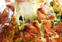 Irresistible Cheesy Garlic Pull-Apart Bread