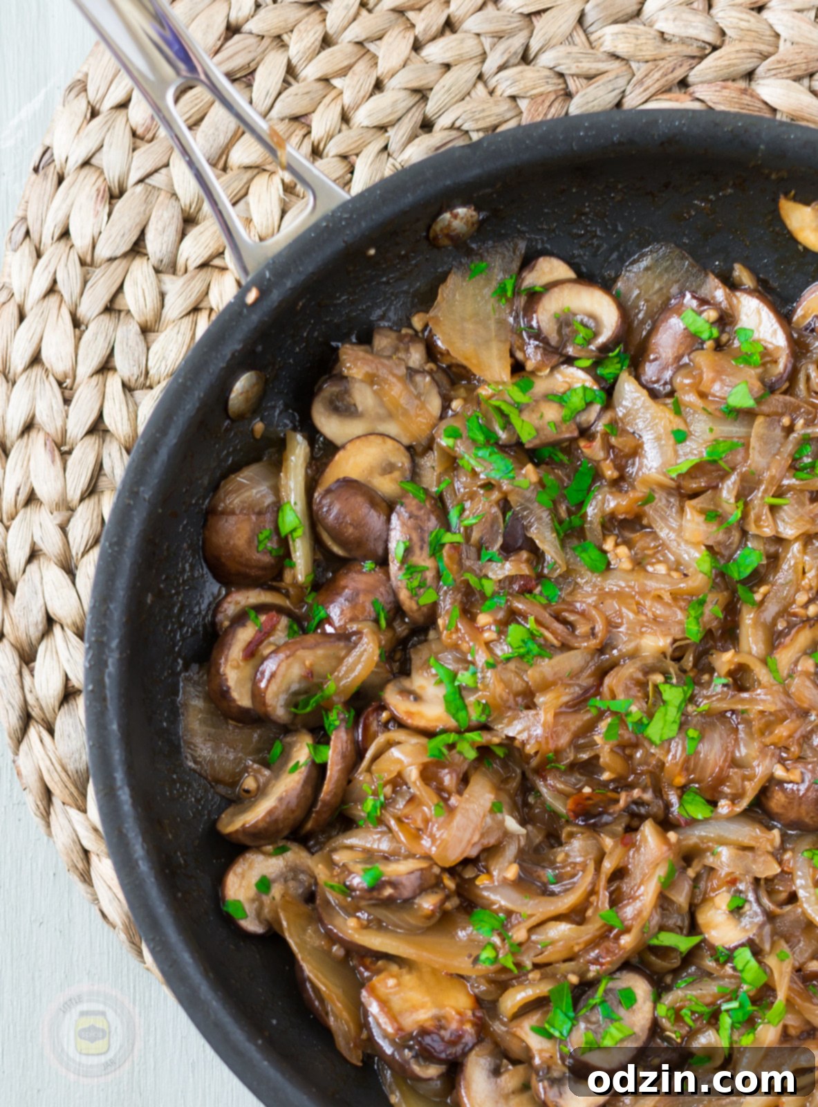 Pressed Golden Onion & Mushroom Melt 2 Sautéed caramelized onion and mushroom panini filling topped with fresh parsley