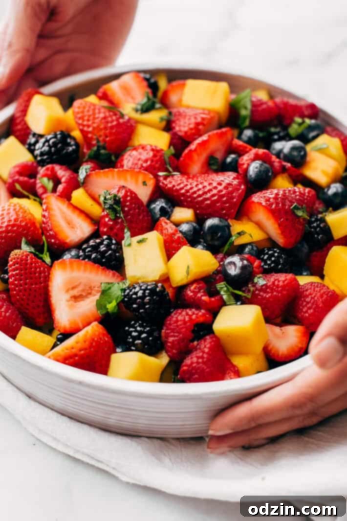 Glowing Berry Fruit Salad - an easy fruit salad that you can bring to picnics, barbecues, brunches and so much more! #fruitsalad #berrysalad #berryfruitsalad #picnic #salad | Littlespicejar.com Glowing Berry Fruit Salad - an easy fruit salad that you can bring to picnics, barbecues, brunches and so much more! #fruitsalad #berrysalad #berryfruitsalad #picnic #salad | Littlespicejar.com