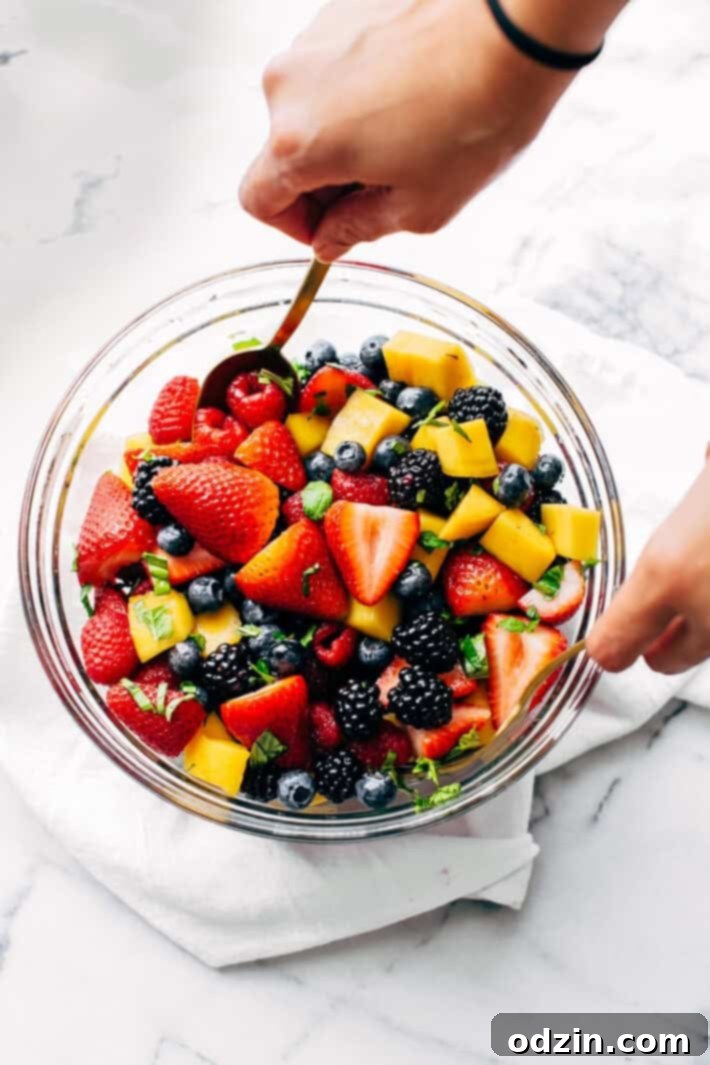 Glowing Berry Fruit Salad - an easy fruit salad that you can bring to picnics, barbecues, brunches and so much more! #fruitsalad #berrysalad #berryfruitsalad #picnic #salad | Littlespicejar.com Glowing Berry Fruit Salad - an easy fruit salad that you can bring to picnics, barbecues, brunches and so much more! #fruitsalad #berrysalad #berryfruitsalad #picnic #salad | Littlespicejar.com