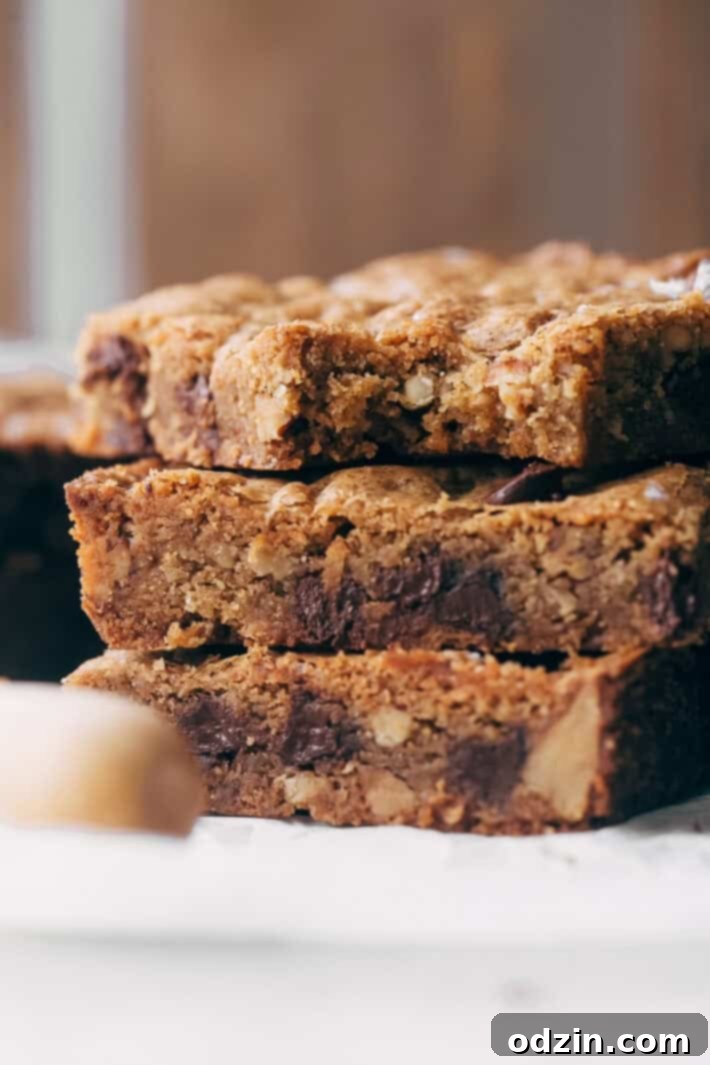 Brown Butter Pecan Chocolate Chip Blondies - butterscotch flavored base with tons of nutty pecans and creamy chocolate chips. These blondies are absolutely addicting! #blondies #chocolatechipblondies #brownbutterblondies #pecanblondies | Littlespicejar.com