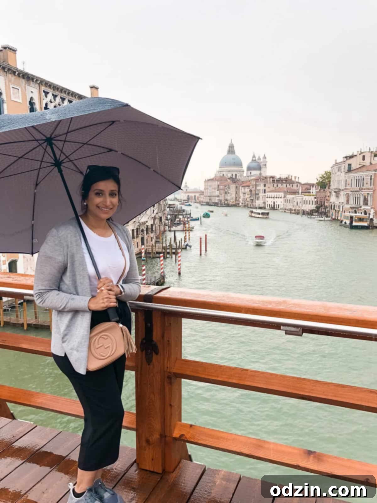 a picture of me with an umbrella with Gallerie dell'Accademia in the background