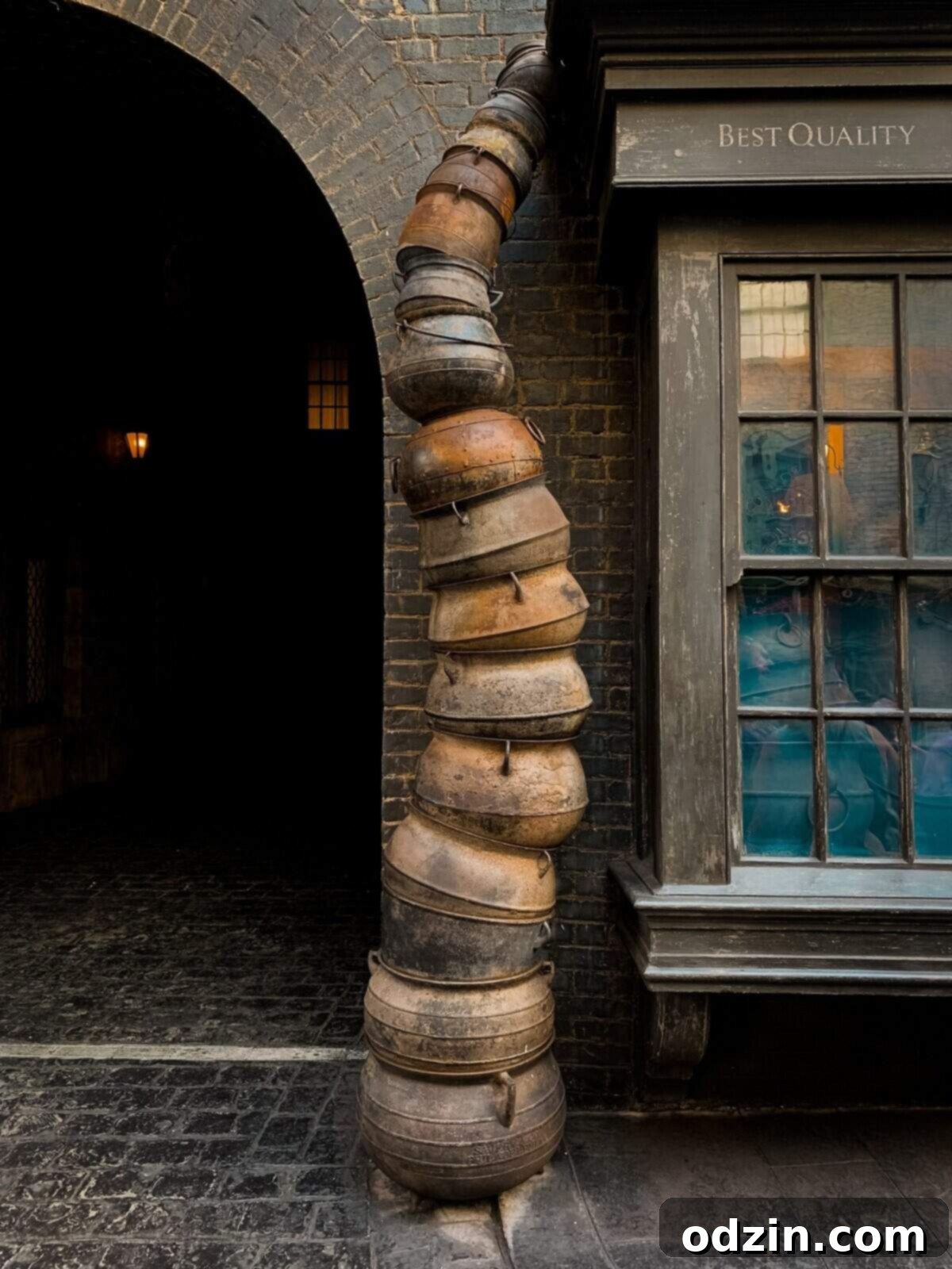 Maximize Your Wizarding World Experience 16 A tower of cauldrons outside Knockturn Alley at the Wizarding World of Harry Potter
