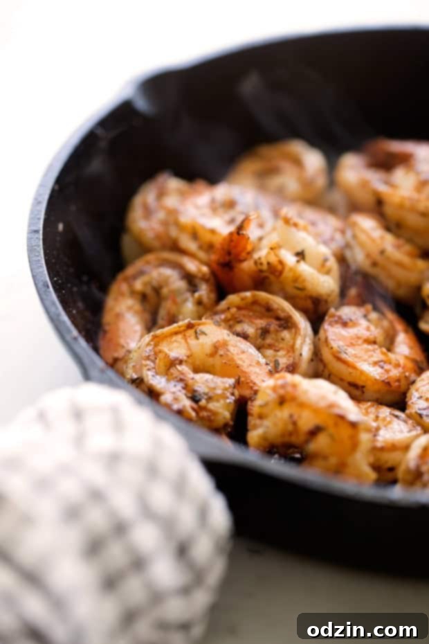 Cajun Shrimp and Grits - warm comfort food that's been lightened up! Perfect for Sunday brunching. #brunch #shrimpandgrits #cajunshrimp | Littlespicejar.com Cajun Shrimp and Grits - warm comfort food that's been lightened up! Perfect for Sunday brunching. #brunch #shrimpandgrits #cajunshrimp | Littlespicejar.com