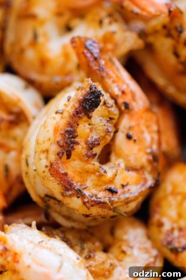 Cajun Shrimp and Grits - warm comfort food that's been lightened up! Perfect for Sunday brunching. #brunch #shrimpandgrits #cajunshrimp | Littlespicejar.com Cajun Shrimp and Grits - warm comfort food that's been lightened up! Perfect for Sunday brunching. #brunch #shrimpandgrits #cajunshrimp | Littlespicejar.com