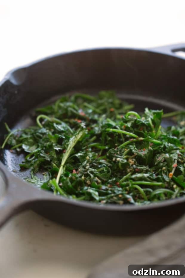 Cajun Shrimp and Grits - warm comfort food that's been lightened up! Perfect for Sunday brunching. #brunch #shrimpandgrits #cajunshrimp | Littlespicejar.com Cajun Shrimp and Grits - warm comfort food that's been lightened up! Perfect for Sunday brunching. #brunch #shrimpandgrits #cajunshrimp | Littlespicejar.com