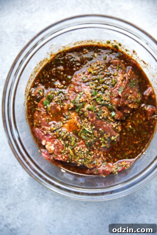 Homemade steak fajita bowls with garlic lime rice. These fajita bowls taste even better than the ones at Chipotle! The secret is the homemade marinade for the steak... it is to DIE for! #steakfajita #steakfajitabowls #fajitabowls #bowls | littlespicejar.com Homemade steak fajita bowls with garlic lime rice. These fajita bowls taste even better than the ones at Chipotle! The secret is the homemade marinade for the steak... it is to DIE for! #steakfajita #steakfajitabowls #fajitabowls #bowls | littlespicejar.com