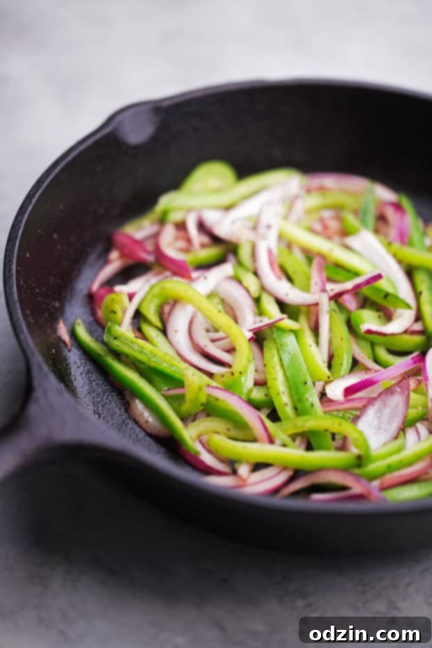 Homemade steak fajita bowls with garlic lime rice. These fajita bowls taste even better than the ones at Chipotle! The secret is the homemade marinade for the steak... it is to DIE for! #steakfajita #steakfajitabowls #fajitabowls #bowls | littlespicejar.com Homemade steak fajita bowls with garlic lime rice. These fajita bowls taste even better than the ones at Chipotle! The secret is the homemade marinade for the steak... it is to DIE for! #steakfajita #steakfajitabowls #fajitabowls #bowls | littlespicejar.com