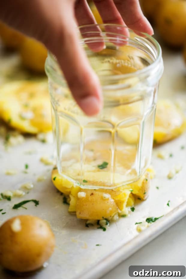 Parmesan Garlic Smashed Potatoes - an easy side dish or the perfect snack for football season! #smashedpotatoes #garlicsmashedpotatoes #potatoskins | Littlespicejar.com